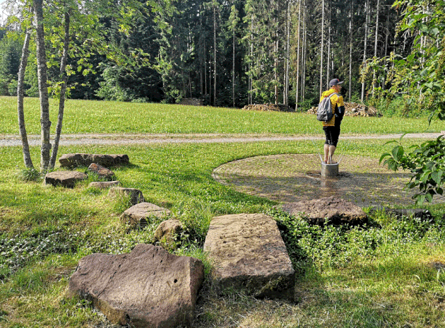 德国体验式儿童景观乐园,为孩子们提供了户外活动,徒步戏水,爬树搭建