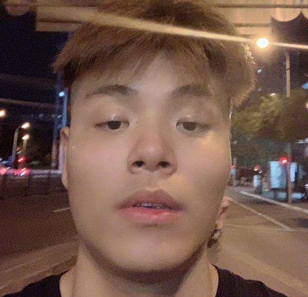 原创gogoing深夜晒照一张图让自己成为焦点像极了海贼王马尔科