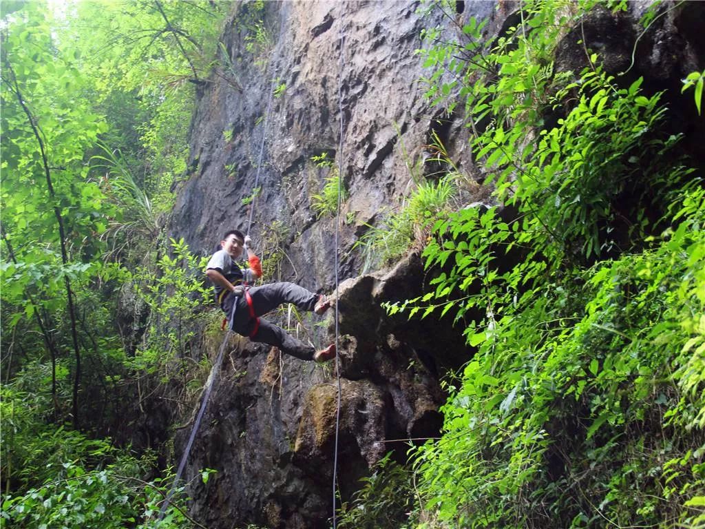 914915地心游记桐庐纪龙山探险翻越豹子崖探秘卧龙洞大岩壁速降