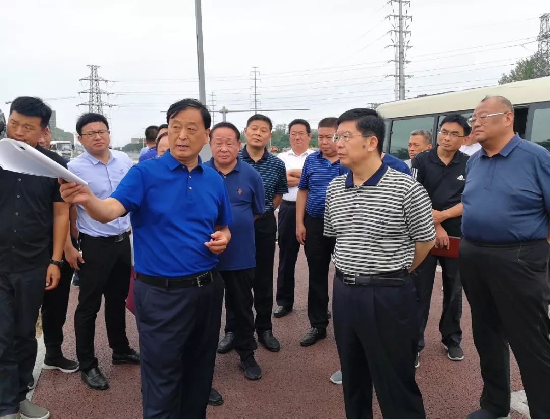 陈平一行来到菏泽汽车总站新址,听取了菏泽交通集团党委书记,董事长