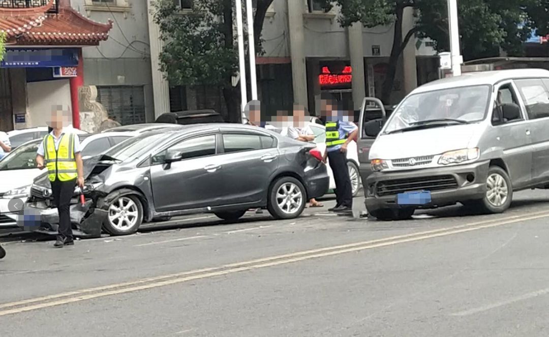 近日英山这里发生一起交通事故