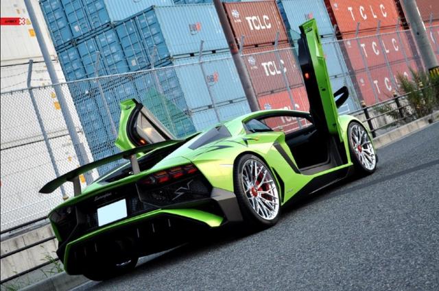 原谅色的埃文塔多sv这套轮毂很帅