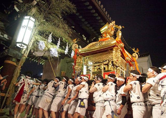 原创烟花与河水交织的艺术一起畅游日本三大祭典之一的大阪天神祭吧