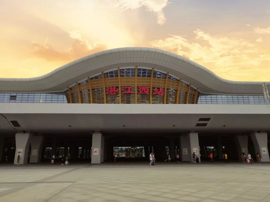 新生季 | 团委君带你回学校_湛江