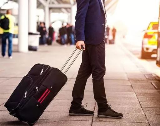 由出差人员所在单位派车或公车平台派车的,不发放市内交通费补助.