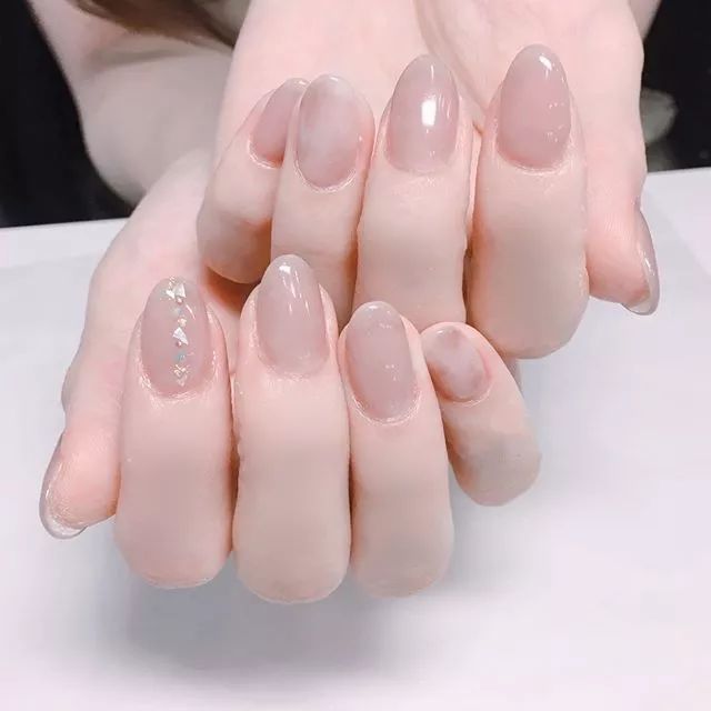 素色系美甲好高级啊