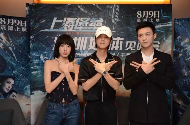 鹿晗高烧39度穿“睡衣”受采访，坦言《上海堡垒》最困难的是文戏