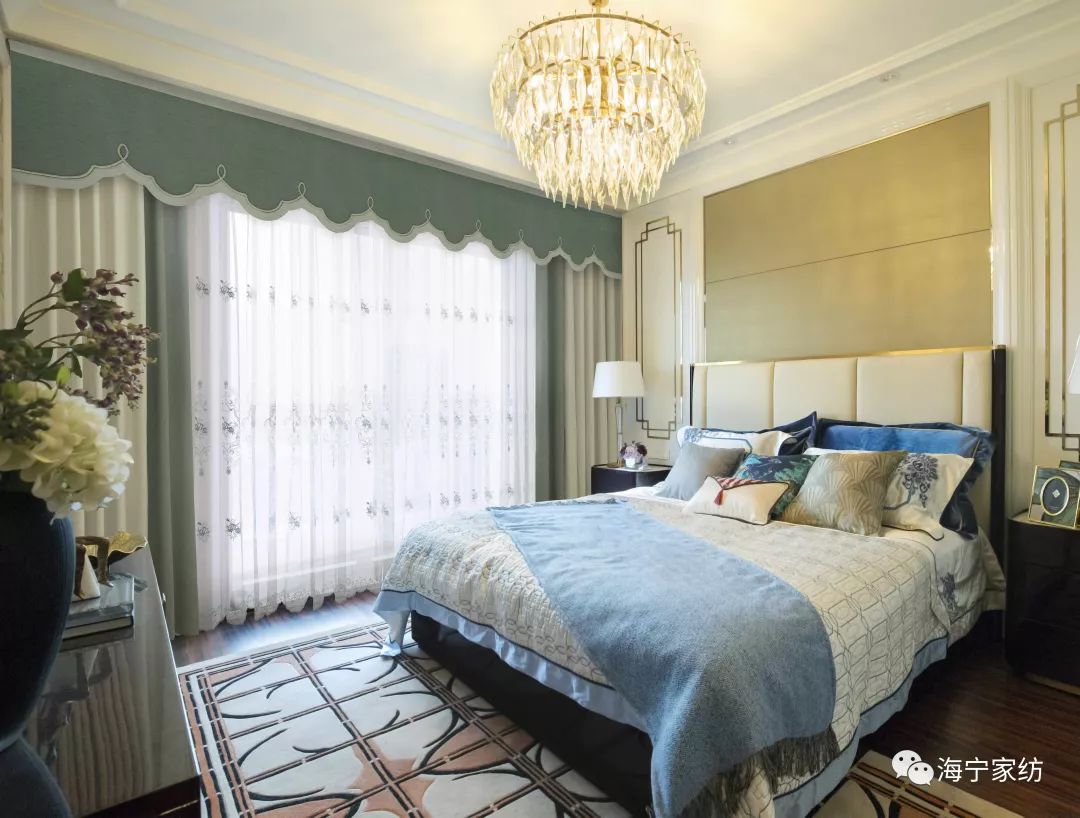 如意造型帘头和滚边装饰彰显品质.