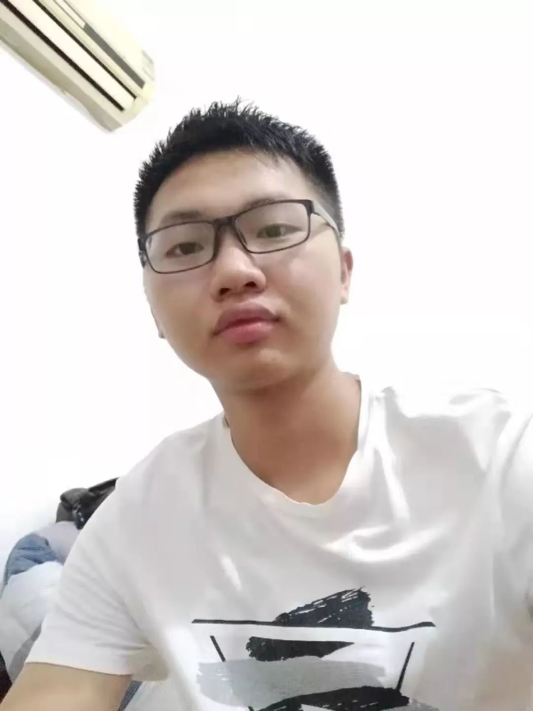 除了帅哥我们还盛产美女_廉江