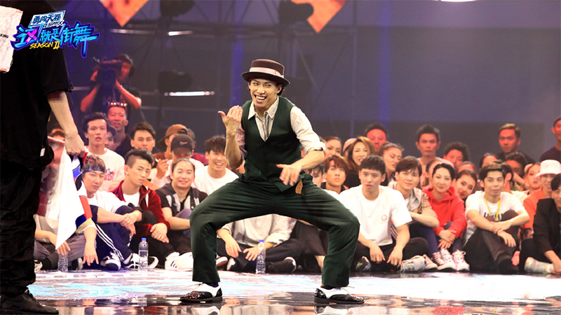 街舞冠军韩宇带学生上节目跳嗨了你却还认为学舞蹈没用