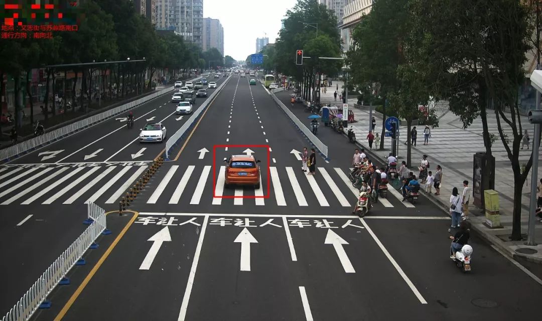 [秀文明,曝陋习99]:遵守交通规则,请勿在斑马线上停车