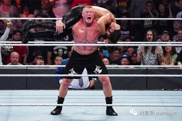 wwe罗林斯带伤参赛,大战布洛克莱斯纳!能否再夺环球冠军?