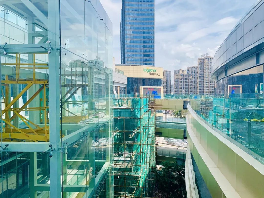 金街顶楼情况电梯已安装到位各楼层情况保利mall与金街之前的装饰造型