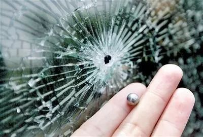 象山发生多起钢珠打玻璃刀划车门只因寻求刺激嫌疑人终于被抓到了