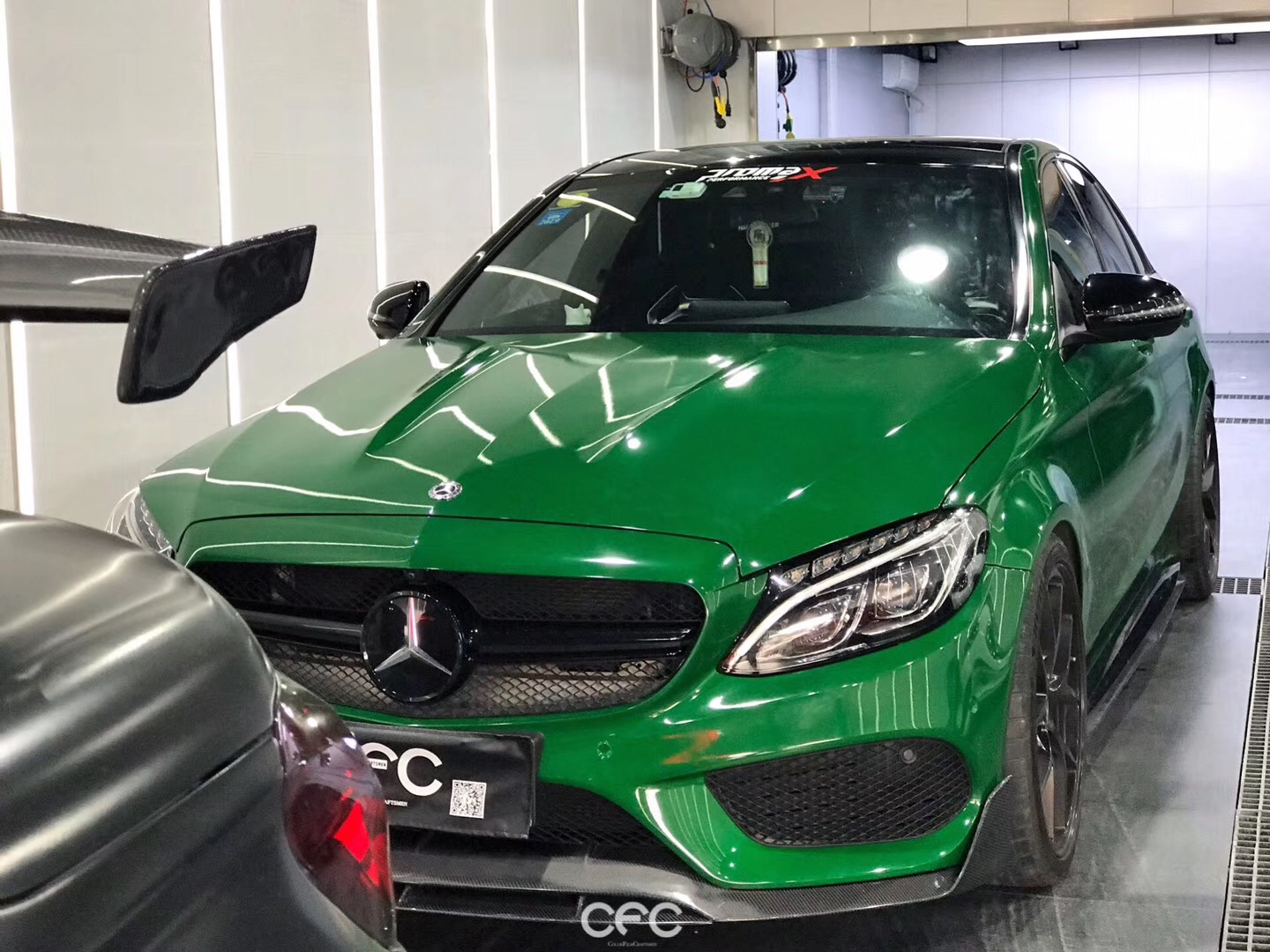 可以说这个颜色配amg是恰到好处,也只有跑车型轿车才撑得起绿色的内涵