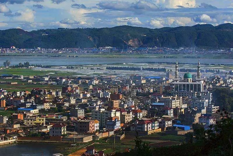 通海纳家营茶刀开茶品茶体会刀光剑影与淡泊宁静的和谐统一