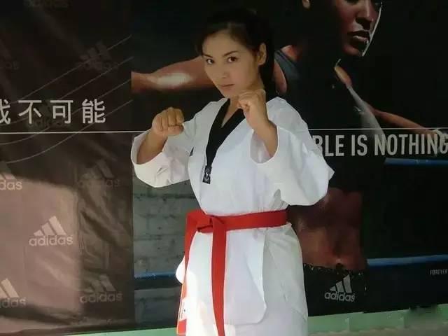 "说到学习跆拳道的初衷刘涛说,现实生活中的她同她饰演的角色不