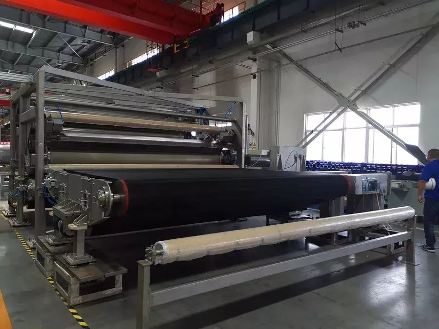 【一线】郑纺机新型高速水刺机通过机械鉴定_设计