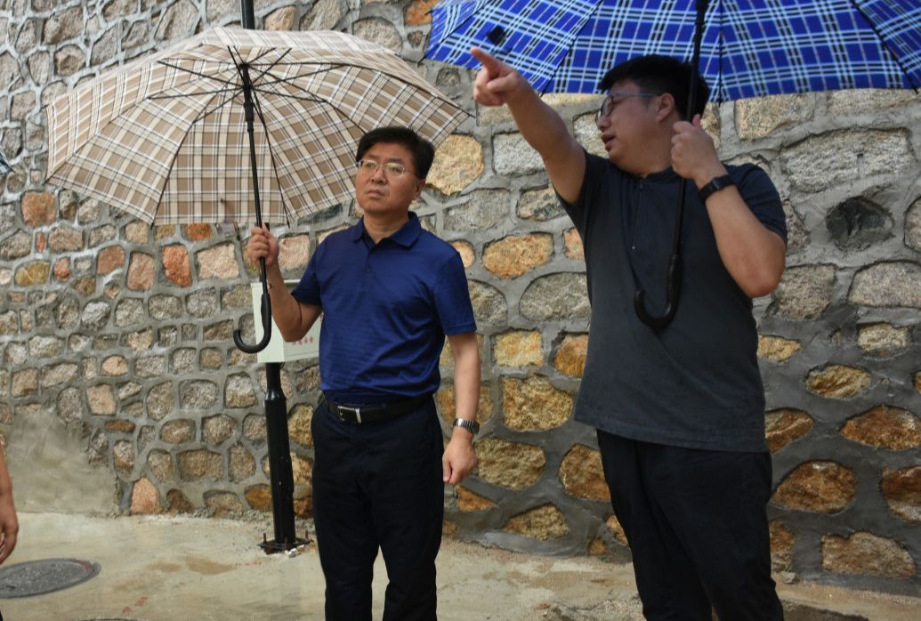 林恒指出,抱龙河是文登行洪的主要河道,事关沿岸百姓的生命,财产安全.