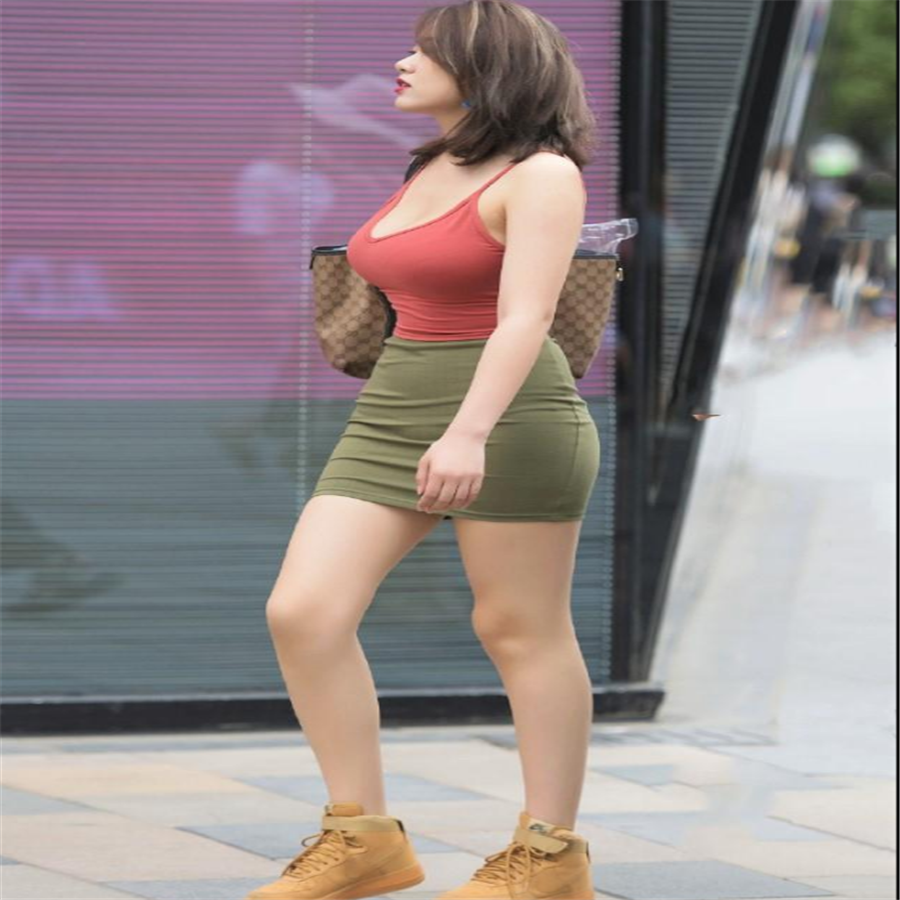 胖女人在搭配高跟鞋时，需要注意以下几点：