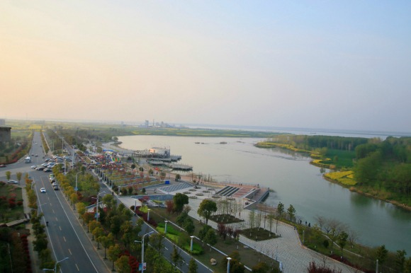 江苏金湖迎建县60周年荷都换新颜