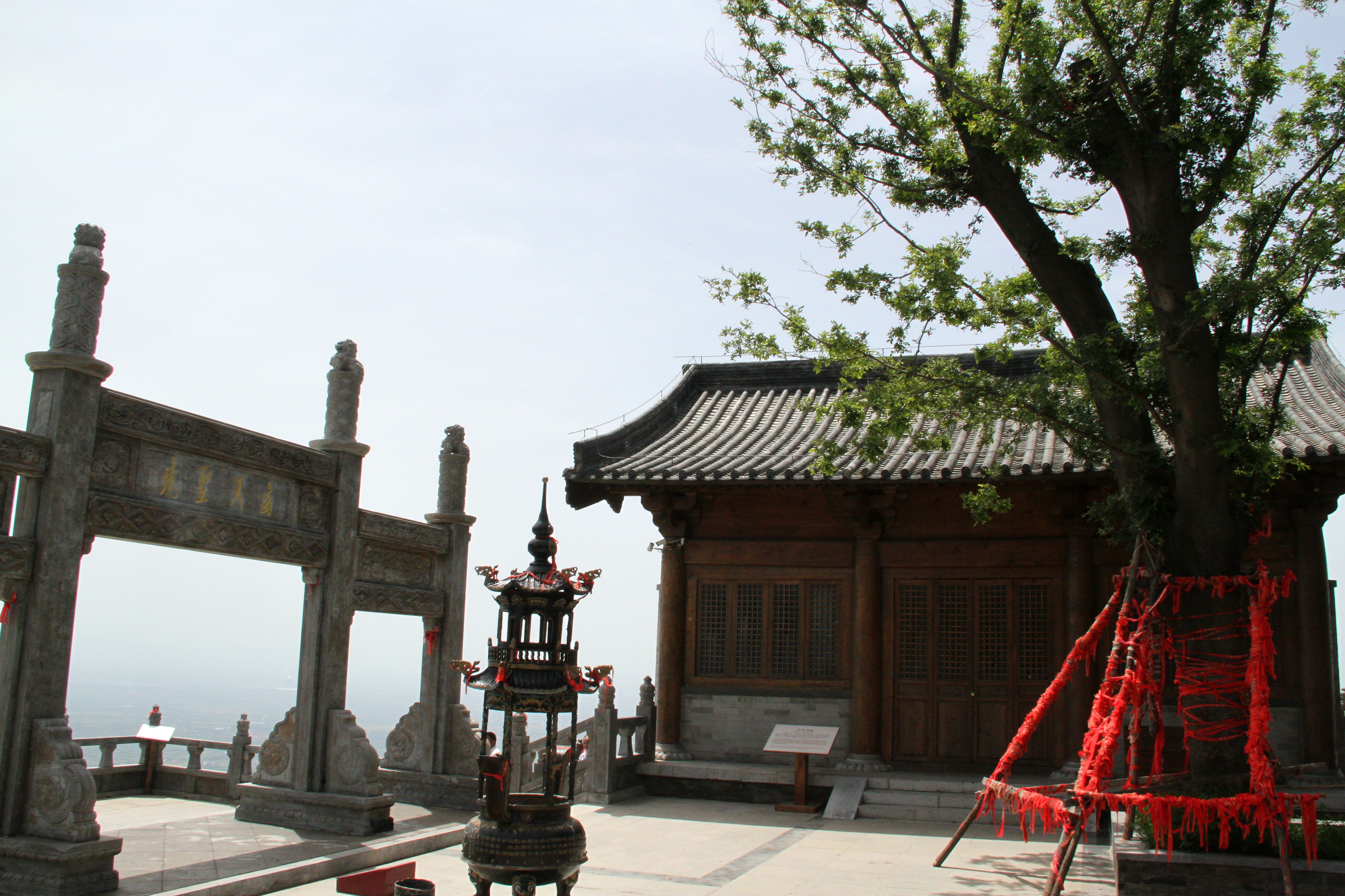 万安县西华山寺庙图片