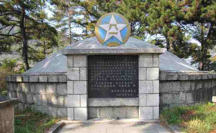 保卫战取得彻底的胜利之后,辽东军区为杜光华举行了隆重的追悼大会