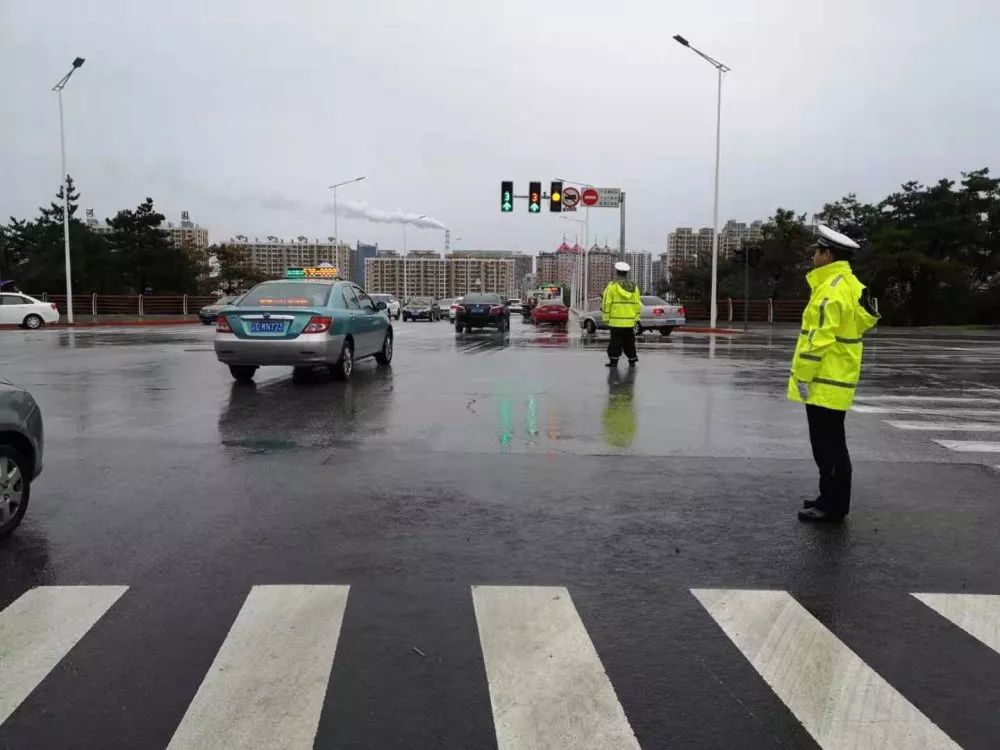 抚顺交警全力防御"利奇马"来袭!