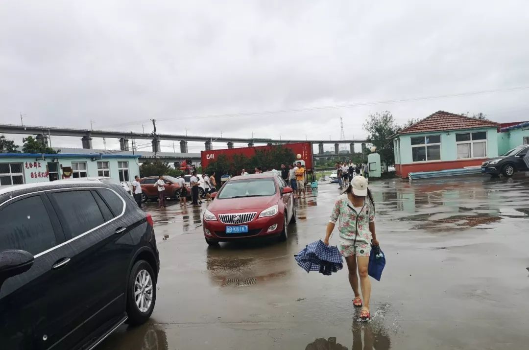上疃社区转移中建中新职工210余人即使在这种极端恶劣的天气下,河 