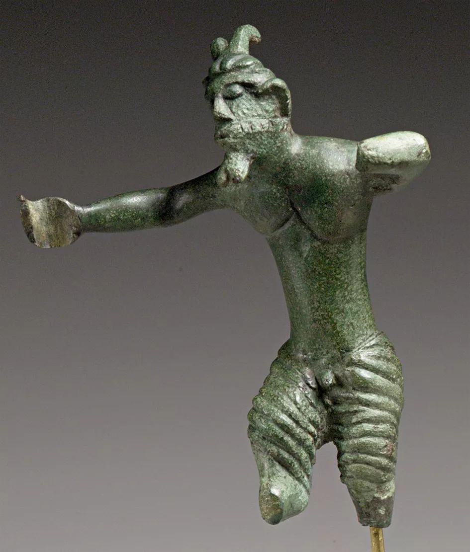 目前所知的最早的一尊关于潘的青铜雕像,描绘了潘的这一特征:他拥有