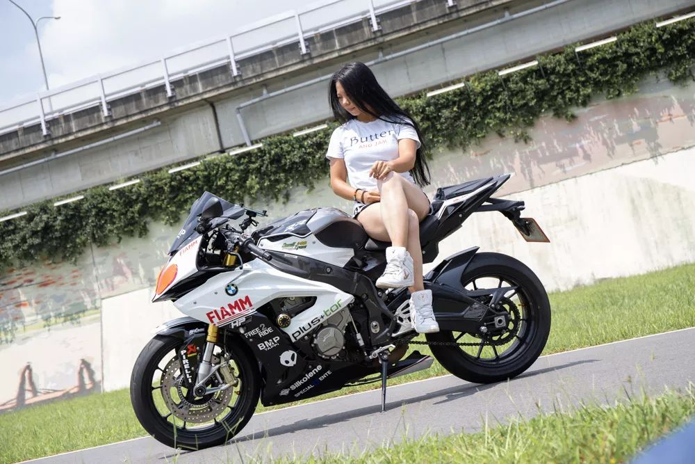 对我眨眼的公升仿赛-女骑士的bmw s1000rr_搜狐汽车_搜狐网