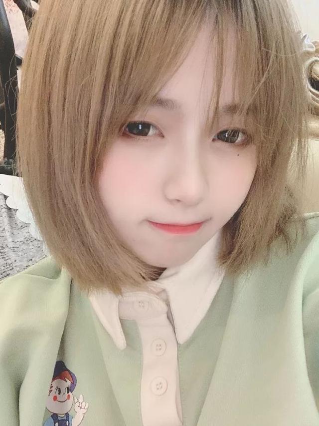 斗鱼六姐纳豆生病为治疗剃光头打针到手肿令粉丝心疼不已