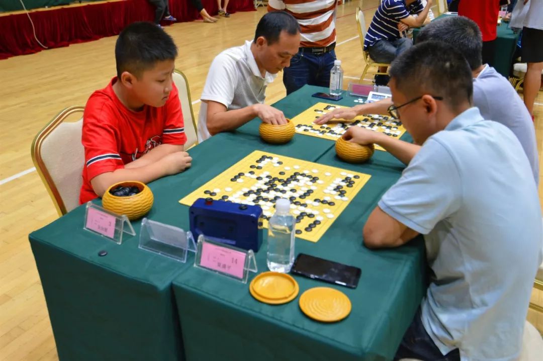 经过两天激烈角逐,陆维义,张成楚,胡志傥获得本次比赛象棋项目前三名