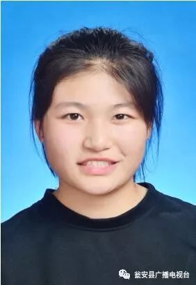 女子甲组52公斤级 冠军聂小茜 16岁 瓮安二中女子甲组45公斤级 冠军