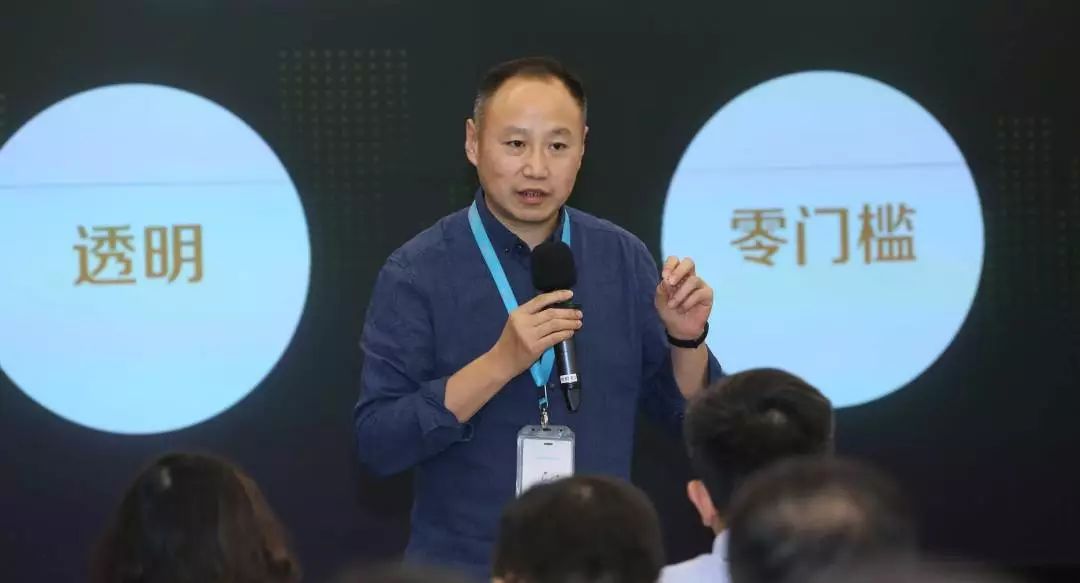 互联网络保险创业大潮的2015年,尹铭离开中国人寿离职加盟蚂蚁金服.