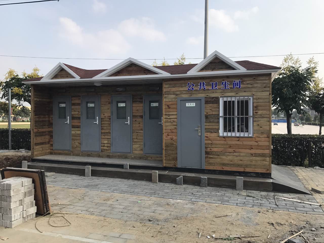 近日从万宁市环卫园林局获悉,该局将在市区投放16间移动公厕,进一步