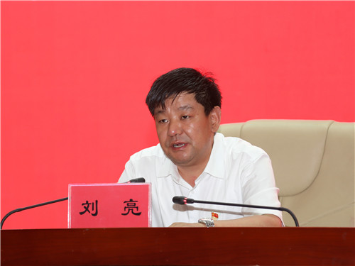 我市举行"不忘初心,牢记使命"主题教育报告会_刘亮