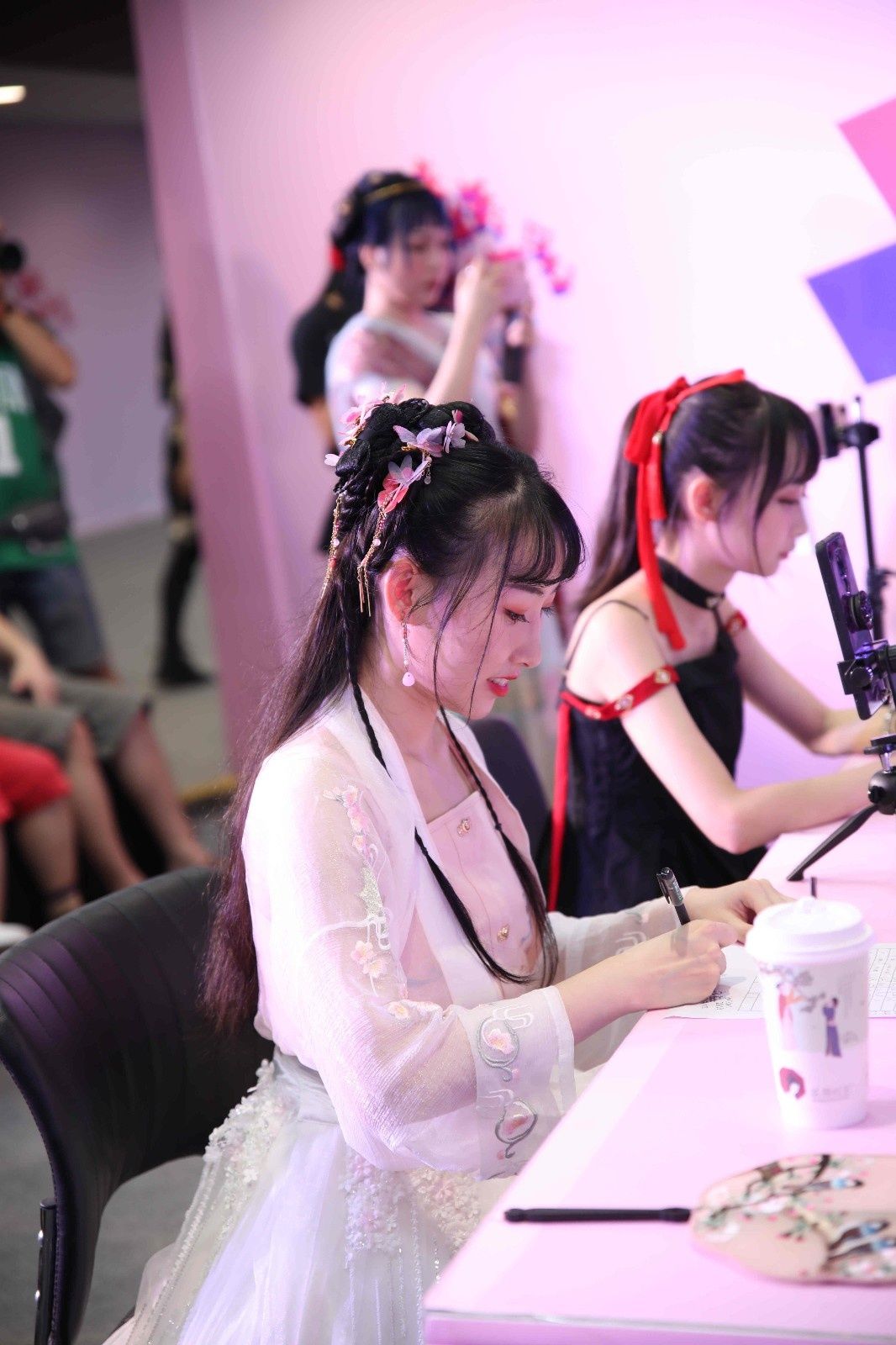 b站up主来王府井啦终于见到真人啦