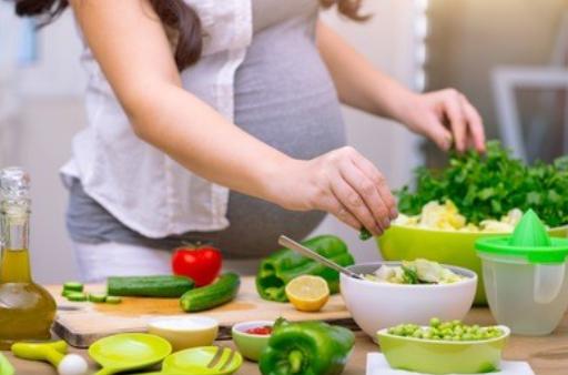 孕妇要控制饮食减肥吃什么(孕妇要控制饮食减肥吃什么食物)