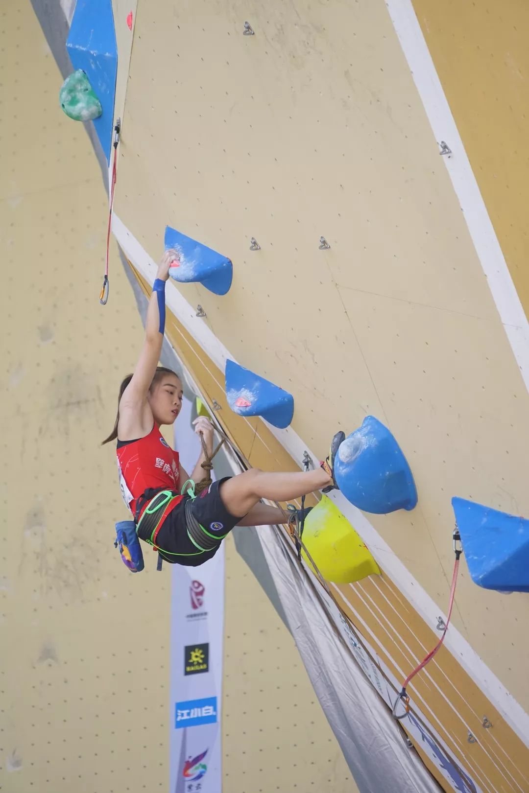 关注| 2金1铜!中攀联赛紫云站重庆攀岩队包揽男女全能赛冠军