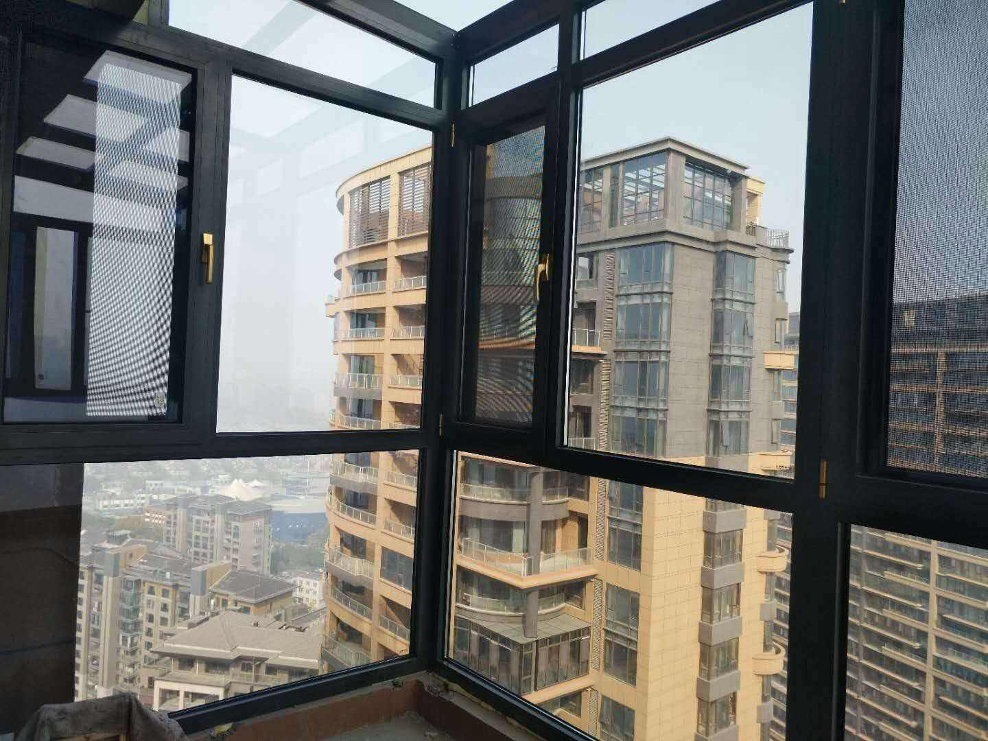 汽车尾气造成孩子呼吸道感染东莞王姐咬牙决心封阳台