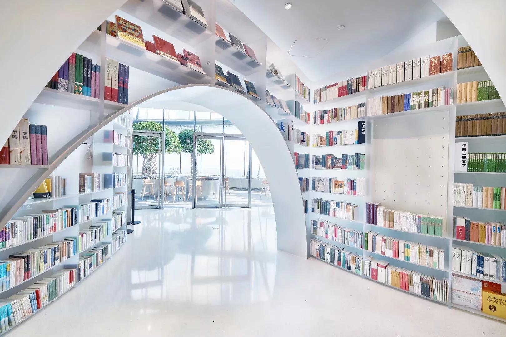 开在239米高空的朵云书院正式拨云迎客!