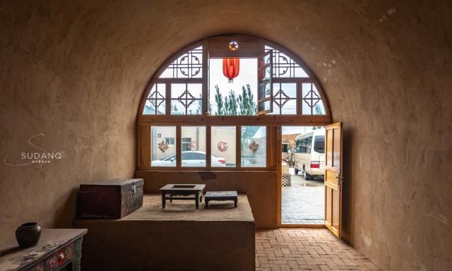 大西北的窑洞生活过去女人结婚不要房不要车男游客坦言羡慕