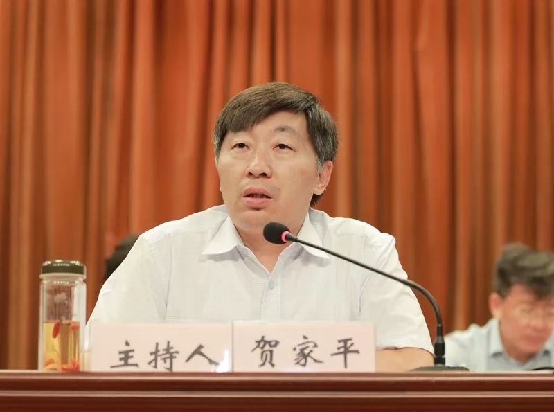 市委副书记陈军宣读了《天长市创建国家园林城市,国家卫生城市,裙国