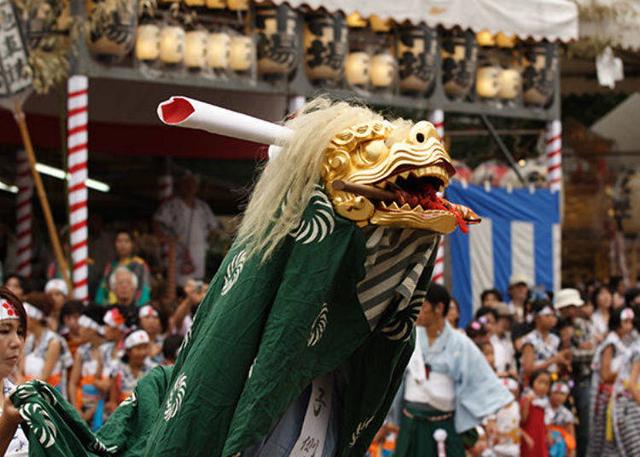 原创烟花与河水交织的艺术一起畅游日本三大祭典之一的大阪天神祭吧