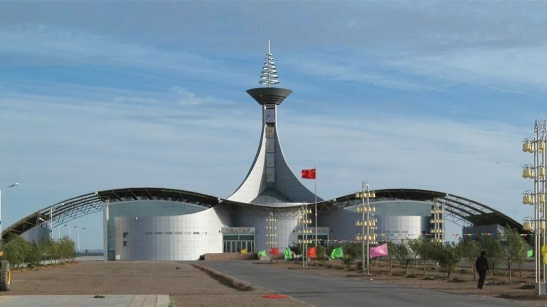 d8:乌力吉—银川(约390km)早餐后,驰骋于浩瀚戈壁之上,大家可以在车上