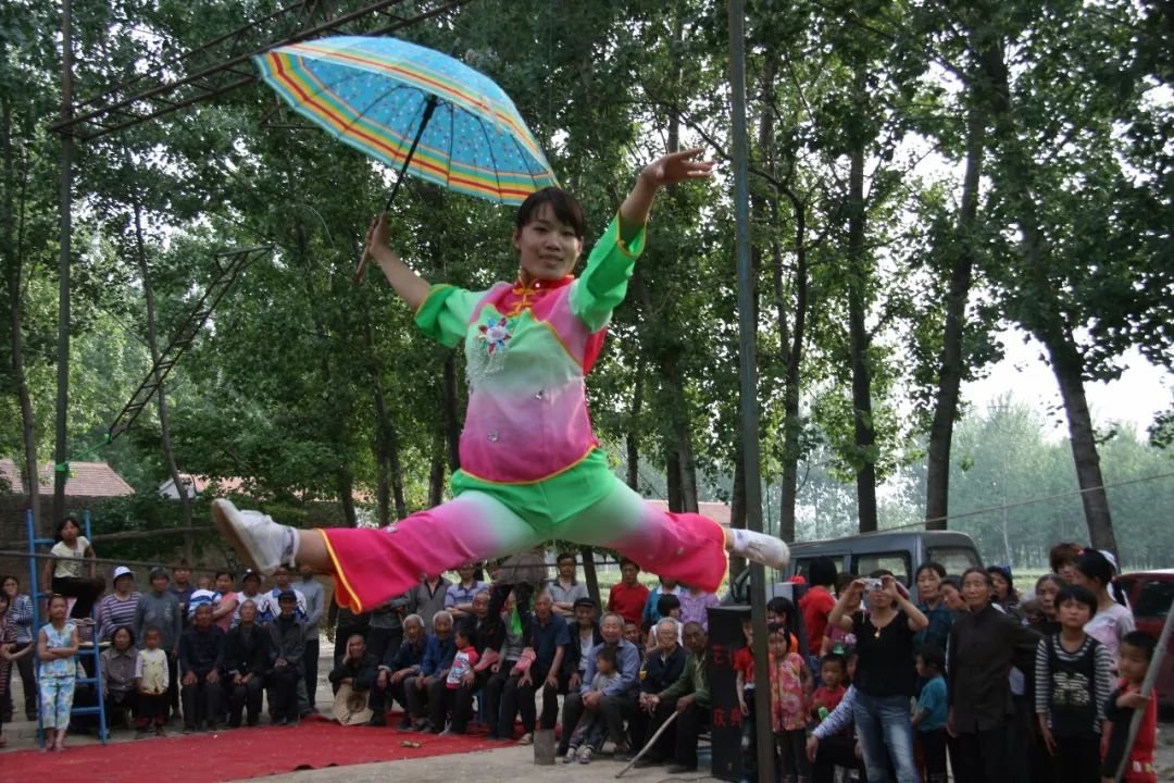 省级非物质文化遗产孔楼杂技记录了巨野民间杂技艺术的历史和发展