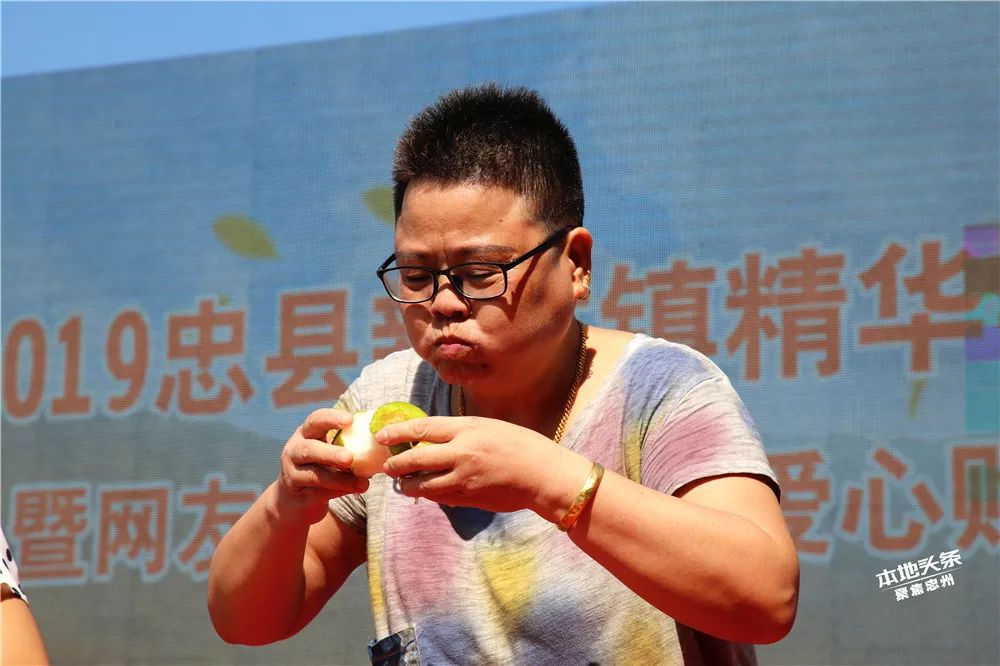 【网友e家亲】他来了,他来了!他捧着脆爽味甜的精华梨向你走来了