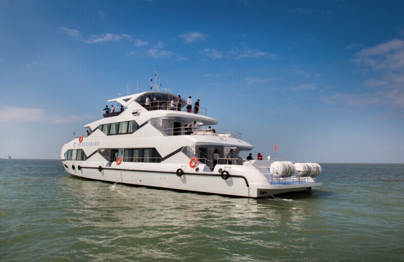 南万码头距离北海市区8公里左右,游览冠头岭一带海上风光,观光时长为1