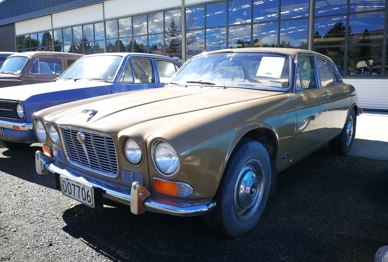 没有护栏的老车:新不如旧~1973年的jaguar xj6